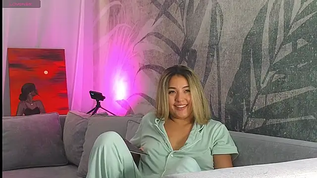 lily  foster online show from December 2024 07:37:01 AM