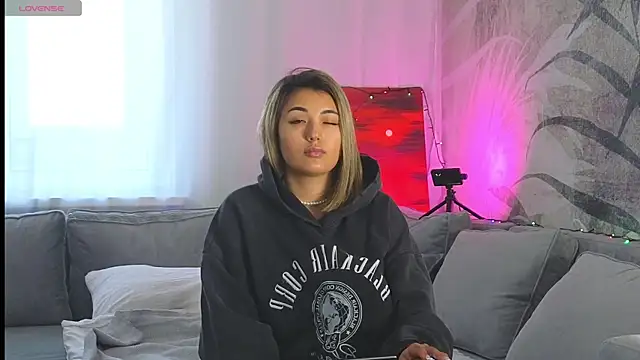 lily  foster online show from December 2024 07:07:02 AM