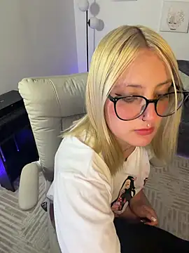 Snapshot of Megan_lu2 chatting on April 2026 03:31:02 AM Megan lu2 online show from April 2026 03:31:02 AM