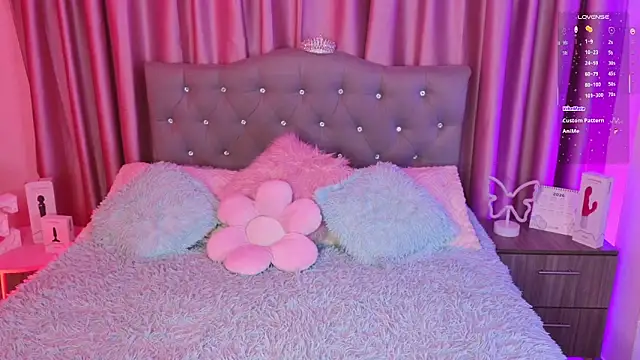 Snapshot of Emiily_Scott1 chatting on July 2026 02:07:02 AM Emiily Scott1 online show from July 2026 02:07:02 AM