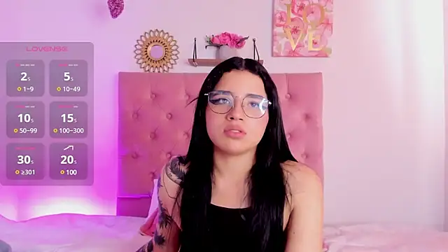 Snapshot of aliice_walker_ chatting on December 2024 06:54:02 PM aliice walker online show from December 2024 06:54:02 PM