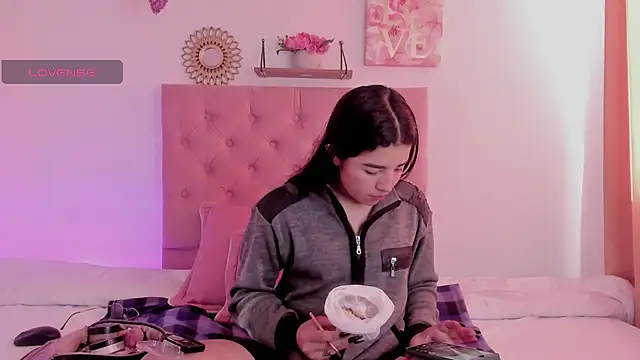 Snapshot of aliice_walker_ chatting on December 2024 12:22:01 PM aliice walker online show from December 2024 12:22:01 PM