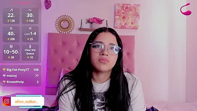 Snapshot of aliice_walker_ chatting on December 2024 06:39:01 PM aliice walker online show from December 2024 06:39:01 PM