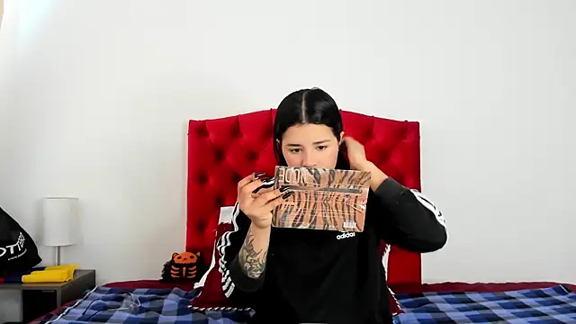 Snapshot of aliice_walker_ chatting on December 2024 12:44:02 PM aliice walker online show from December 2024 12:44:02 PM