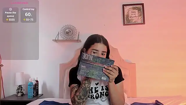 Snapshot of aliice_walker_ chatting on January 2025 02:46:02 PM aliice walker online show from January 2025 02:46:02 PM