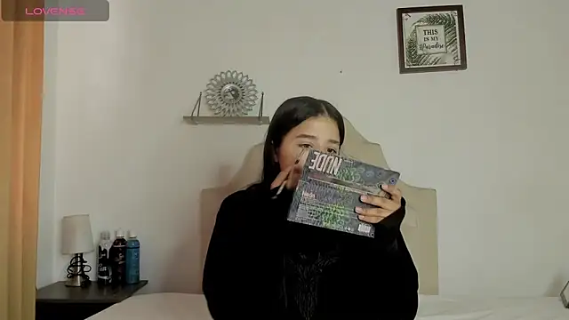 Snapshot of aliice_walker_ chatting on January 2025 01:07:01 PM aliice walker online show from January 2025 01:07:01 PM