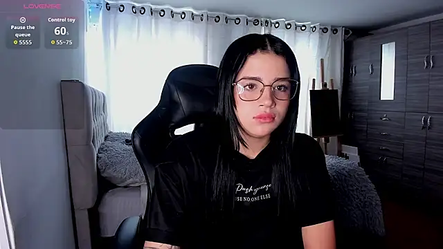 Snapshot of aliice_walker_ chatting on November 2025 01:56:02 PM aliice walker online show from November 2025 01:56:02 PM