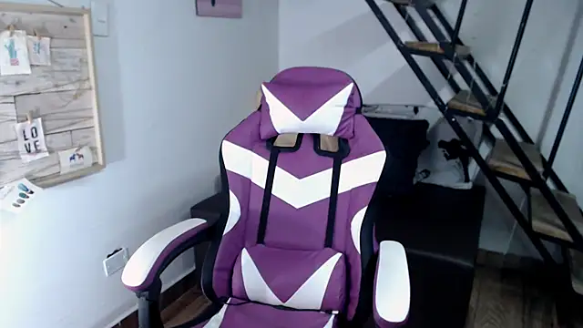 samantha baby  online show from October 2025 05:46:01 PM