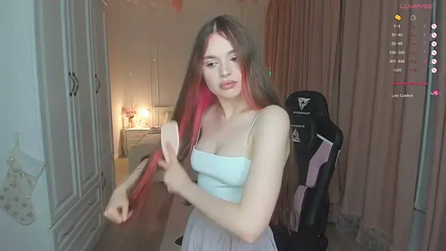 Snapshot of lil_cassie chatting on February 2026 07:28:02 PM lil cassie online show from February 2026 07:28:02 PM