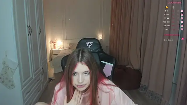 Snapshot of lil_cassie chatting on February 2026 06:34:02 PM lil cassie online show from February 2026 06:34:02 PM