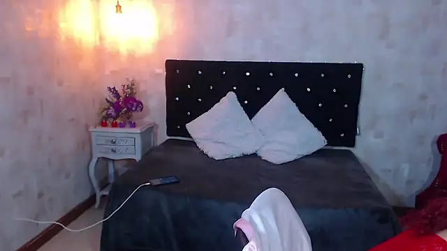 Snapshot of IsabelaLatina chatting on June 2026 07:07:01 AM IsabelaLatina online show from June 2026 07:07:01 AM
