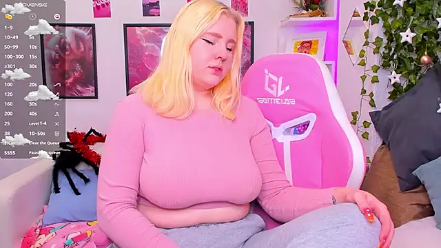 Snapshot of art_lovee chatting on December 2025 02:19:01 AM art lovee online show from December 2025 02:19:01 AM