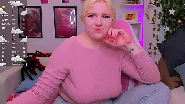 Snapshot of art_lovee chatting on December 2025 01:36:01 AM art lovee online show from December 2025 01:36:01 AM