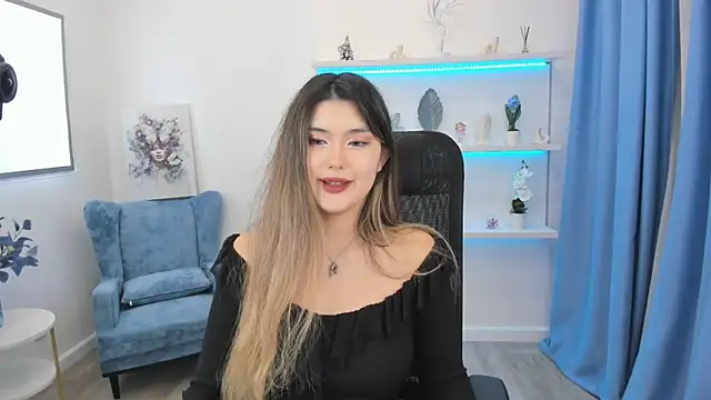 AnneTLi online show from October 2025 07:12:01 PM