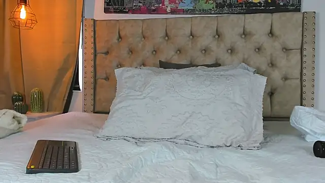 Snapshot of KeryHillson chatting on February 2025 12:12:01 PM KeryHillson online show from February 2025 12:12:01 PM