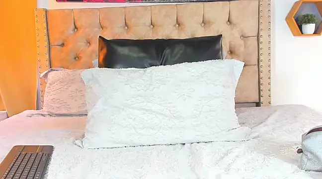 Snapshot of KeryHillson chatting on March 2025 02:13:01 PM KeryHillson online show from March 2025 02:13:01 PM