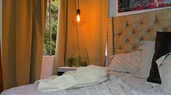 Snapshot of KeryHillson chatting on March 2025 06:50:01 PM KeryHillson online show from March 2025 06:50:01 PM