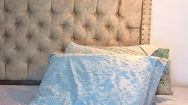 Snapshot of KeryHillson chatting on October 2025 01:01:01 PM KeryHillson online show from October 2025 01:01:01 PM