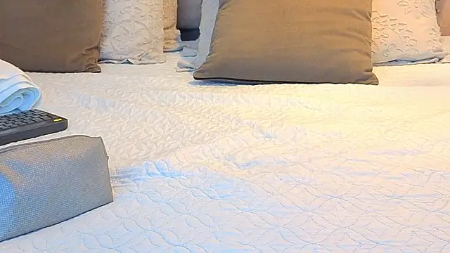 Snapshot of KeryHillson chatting on November 2025 01:12:02 PM KeryHillson online show from November 2025 01:12:02 PM