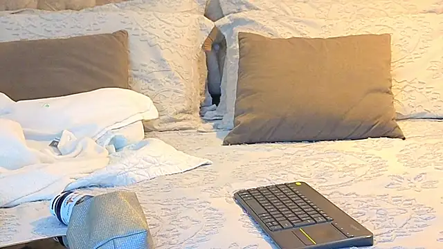 Snapshot of KeryHillson chatting on November 2025 12:16:01 PM KeryHillson online show from November 2025 12:16:01 PM