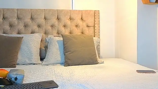 Snapshot of KeryHillson chatting on November 2025 11:54:01 AM KeryHillson online show from November 2025 11:54:01 AM