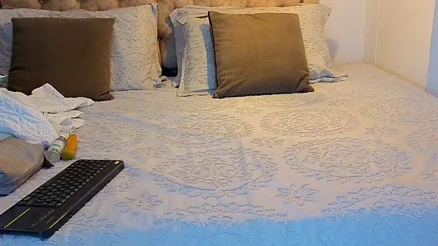 Snapshot of KeryHillson chatting on November 2025 12:48:02 PM KeryHillson online show from November 2025 12:48:02 PM