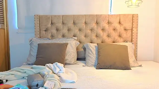 Snapshot of KeryHillson chatting on November 2025 11:54:02 AM KeryHillson online show from November 2025 11:54:02 AM