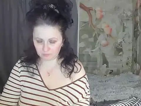 Snapshot of Lillian2 chatting on October 2025 07:18:01 PM Lillian2 online show from October 2025 07:18:01 PM