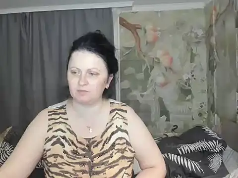 Snapshot of Lillian2 chatting on November 2025 10:58:02 AM Lillian2 online show from November 2025 10:58:02 AM