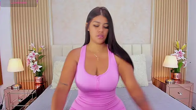 LUNATAYLORS online show from November 2025 11:21:02 AM