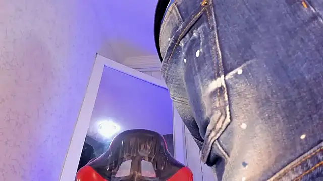 DominicSccott online show from October 2025 01:00:01 PM