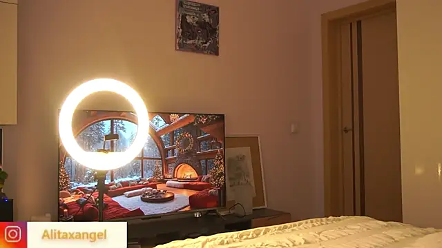 Snapshot of AlitaXAngelic chatting on December 2024 08:21:02 PM AlitaXAngelic online show from December 2024 08:21:02 PM