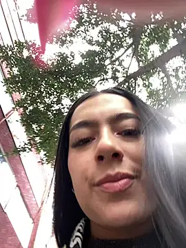 Nicollemays online show from February 2025 12:16:01 PM