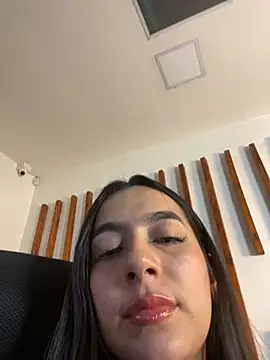 Nicollemays online show from February 2025 12:30:01 AM