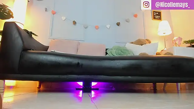 Nicollemays online show from March 2025 07:17:02 PM