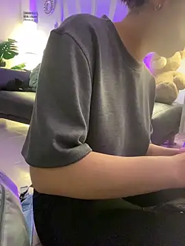 Nicollemays online show from March 2025 12:06:02 PM