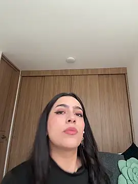 Snapshot of Nicollemays chatting on May 2026 01:17:01 PM Nicollemays online show from May 2026 01:17:01 PM