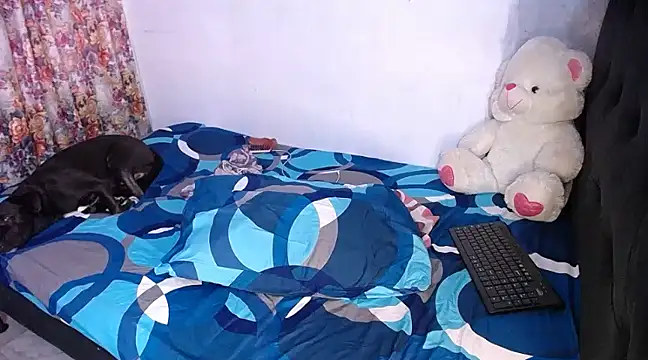 yselahot online show from January 2025 06:45:02 PM