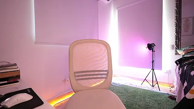 Snapshot of aliceabrams chatting on October 2025 07:22:02 PM aliceabrams online show from October 2025 07:22:02 PM