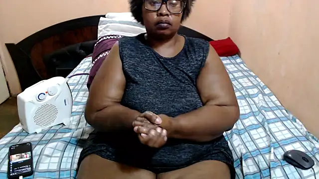 Snapshot of ZOQULUx chatting on May 2026 06:24:02 PM ZOQULUx online show from May 2026 06:24:02 PM