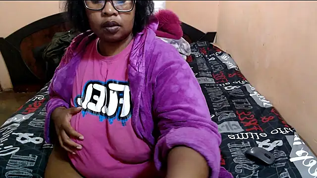 Snapshot of ZOQULUx chatting on May 2026 05:04:02 AM ZOQULUx online show from May 2026 05:04:02 AM