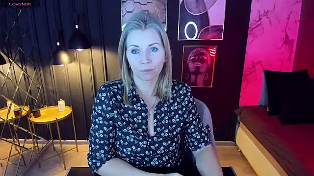 Annie Light online show from January 2025 11:56:02 AM