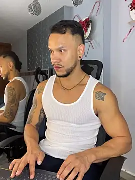 ARON TAYLER01 online show from December 2024 12:44:01 PM