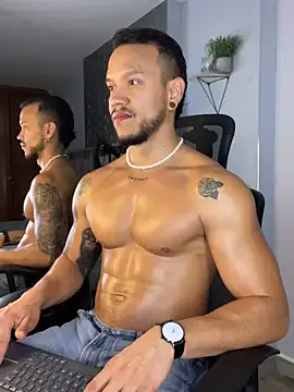 ARON TAYLER01 online show from January 2025 12:44:02 PM