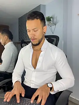 ARON TAYLER01 online show from February 2025 12:48:02 PM