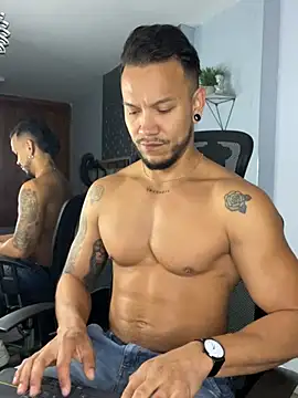 ARON TAYLER01 online show from March 2025 12:33:02 PM