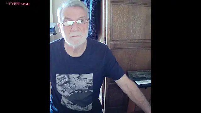 Snapshot of terrybare chatting on April 2026 09:26:02 AM terrybare online show from April 2026 09:26:02 AM