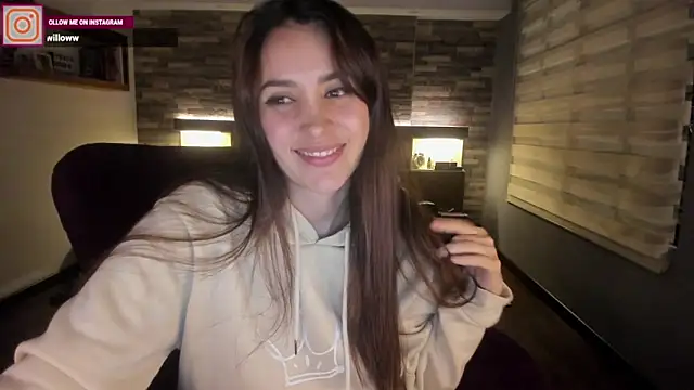 Snapshot of alicewilloww chatting on March 2025 02:14:02 AM alicewilloww online show from March 2025 02:14:02 AM