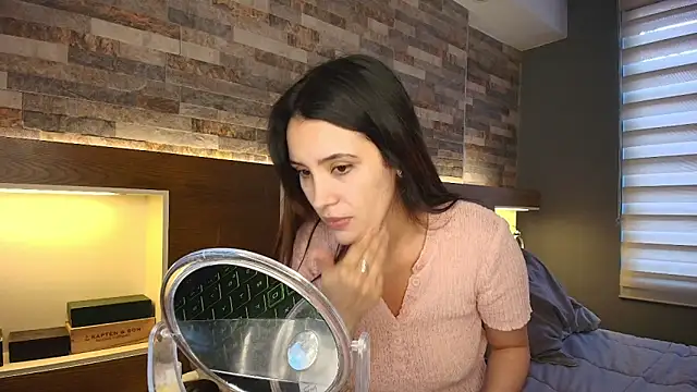 Snapshot of alicewilloww chatting on October 2025 10:01:01 PM alicewilloww online show from October 2025 10:01:01 PM