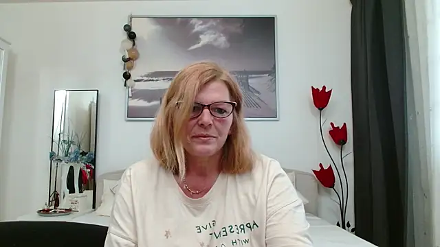 YulliaMilf online show from March 2025 07:04:02 AM